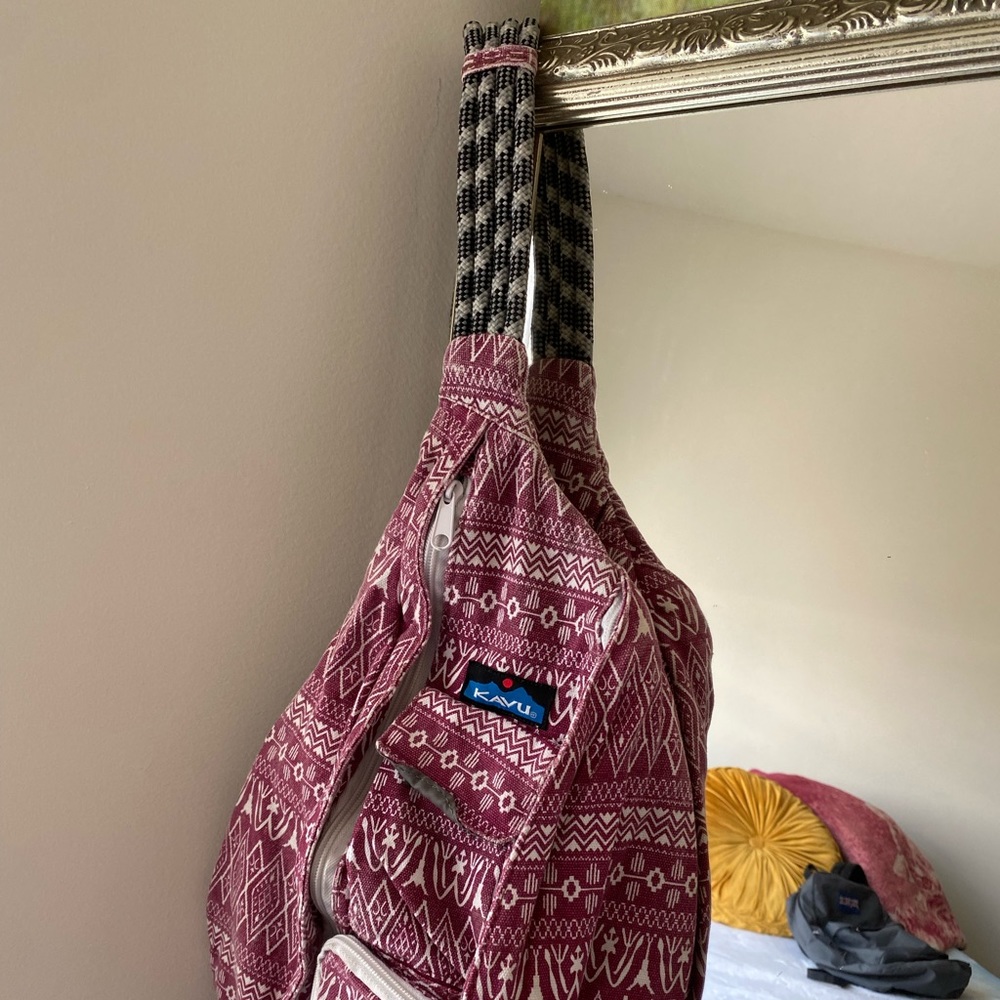 Kavu Rope Sling Bag / Burgundy and White